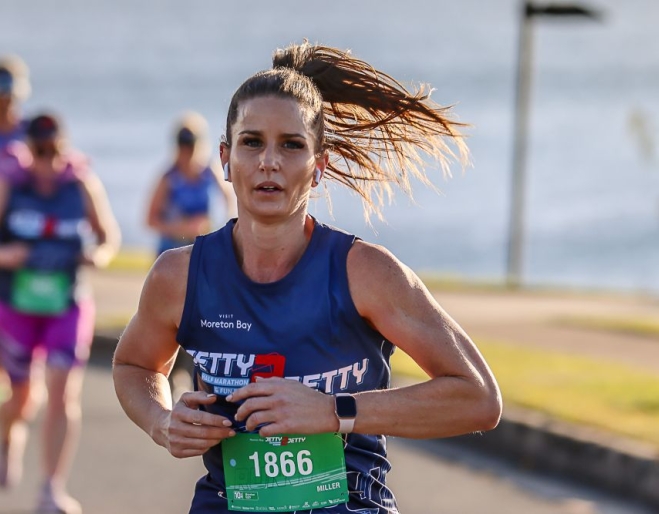 Woman jogging in Jetty2Jetty