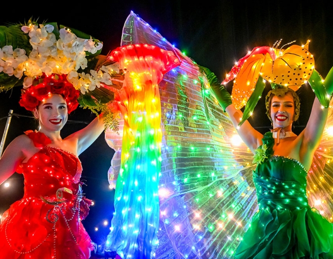 Psople in parade Laidley Spring Festival