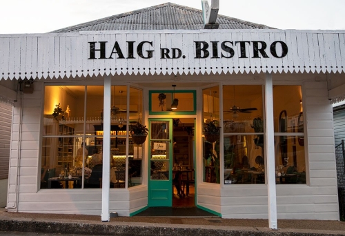 Street view of shops in Auchenflower