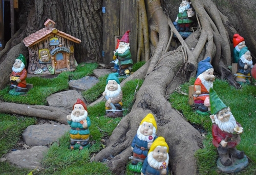 Gnomes under free in Fairy Garden, Kumbartcho