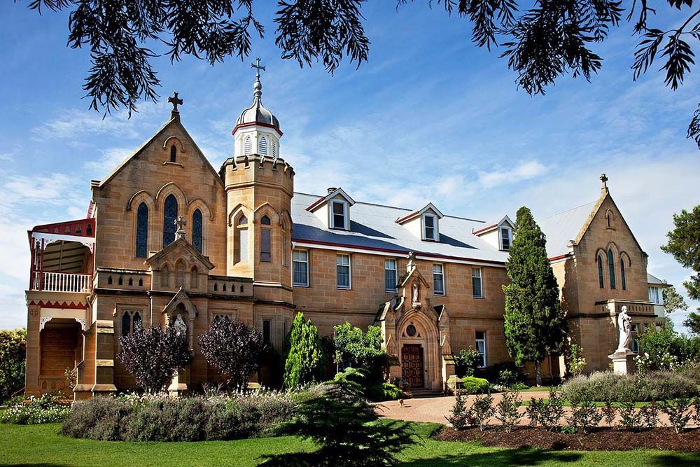 Roses of the Abbey Warwick